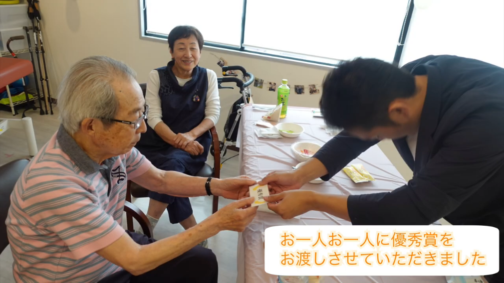 お一人お一人に優秀賞をお渡しいたしました。