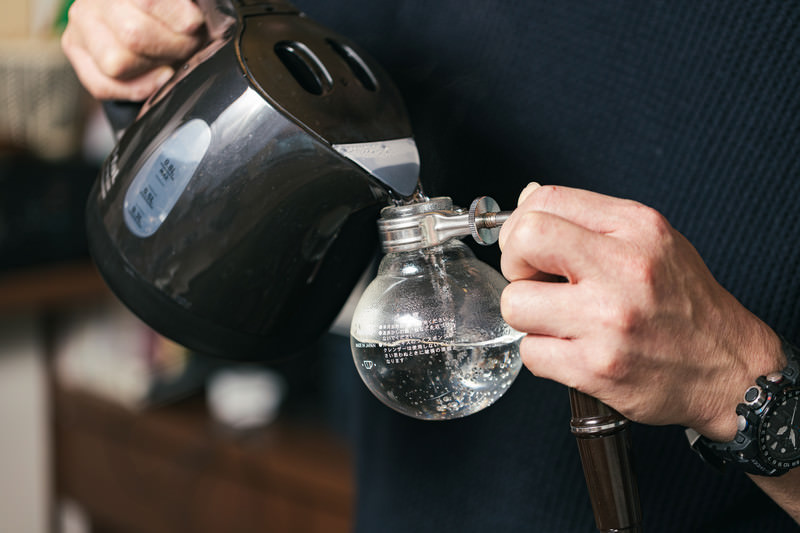 コーヒーを作る途中の画像